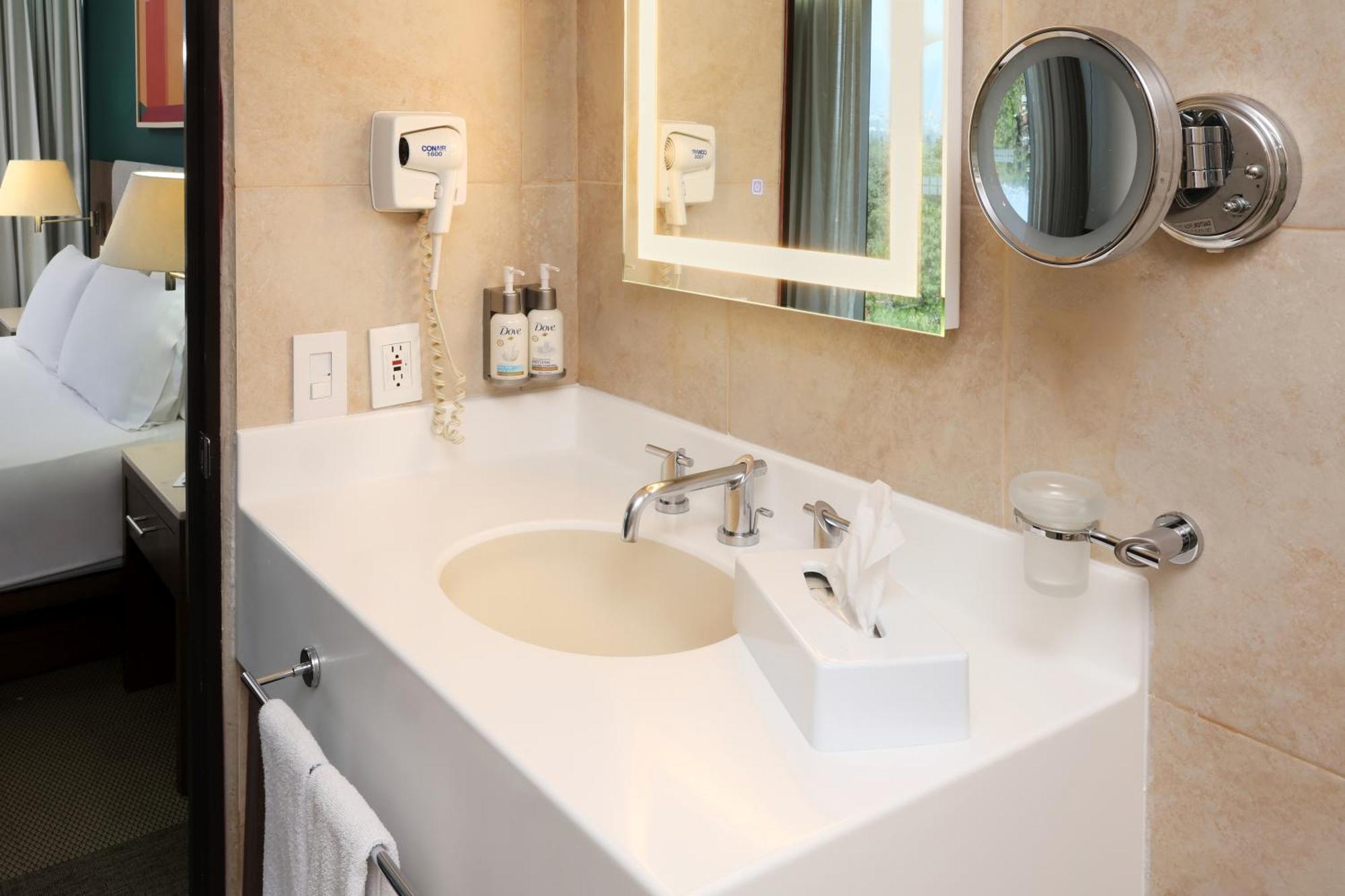 Habitación Premium con cama extragrande y sofá cama