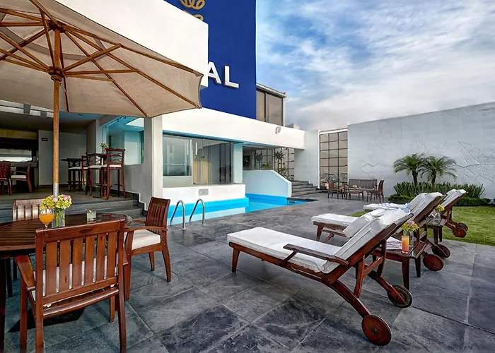 Luxury hotel only: Hotel Royal Reforma